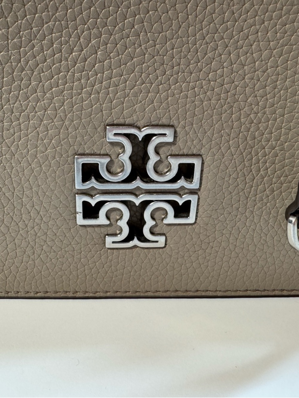 Tory Burch Britton Adjustable Shoulder/Crossbody in French Gray - EUC - Picture 3 of 13